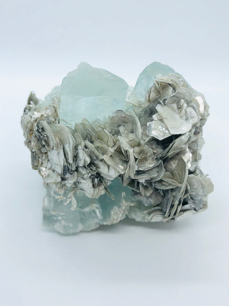 Aquamarine with mica - RopesandRocks